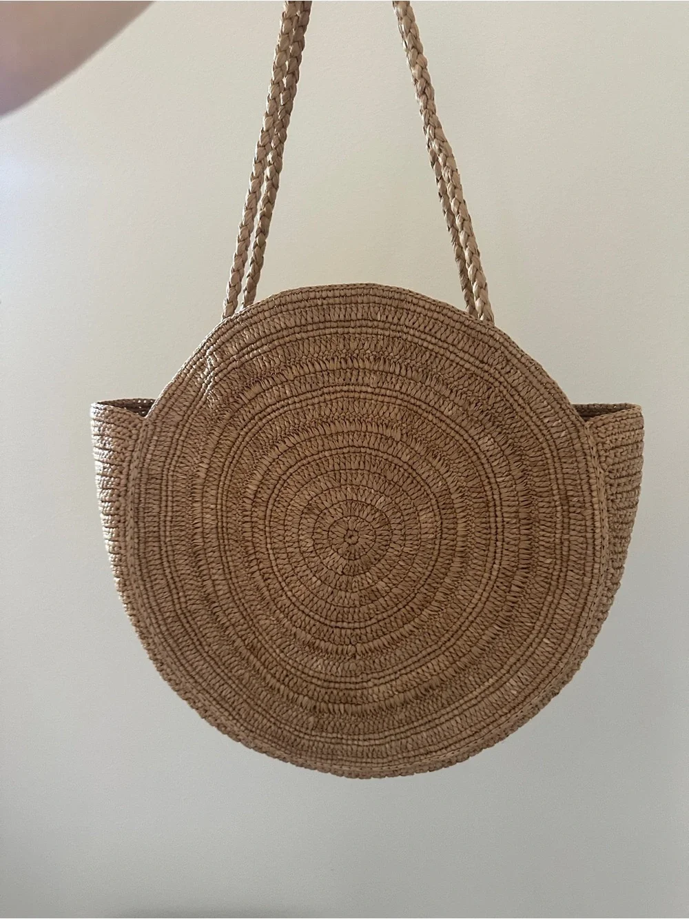 Sezane handwoven round